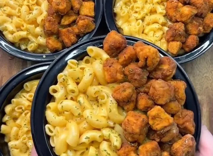Bowl of KFC Chicken Mac & Cheese topped with crispy chicken strips.