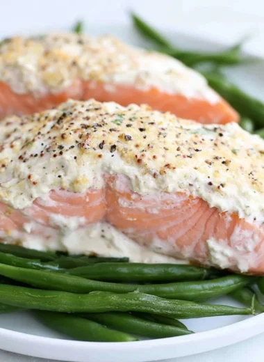 Baked salmon fillet with a sour cream crust on a plate