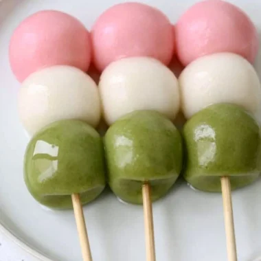 Delicious and colorful flower viewing dumplings ready to serve