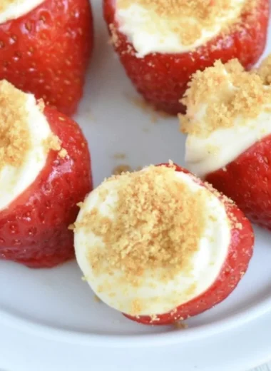 Easy no-bake strawberry cheesecake bites topped with fresh strawberries