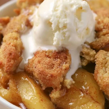 Delicious homemade apple cobbler with a crunchy topping and fresh apples