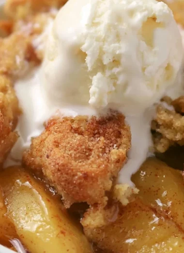 Delicious homemade apple cobbler with a crunchy topping and fresh apples
