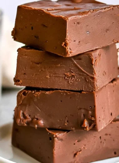 Delicious homemade easy 3 ingredient chocolate fudge